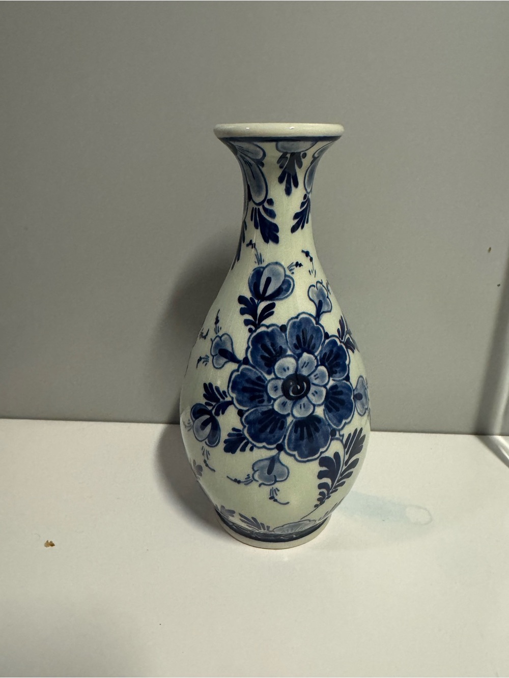 Regina Delft 2011 ceramic vase 5.5”